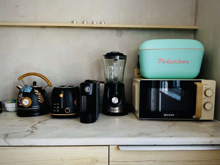 Retro appliances in the Salted House kitchen